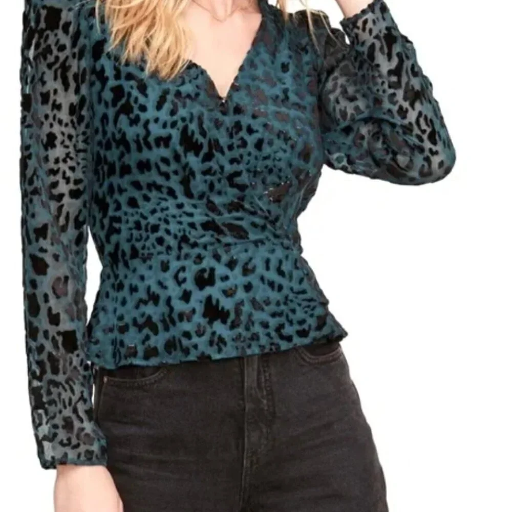 ASTR The Label Teal Leopard Wrap Blouse with Shoulder Pads Women’s Size XL - Picture 10 of 11